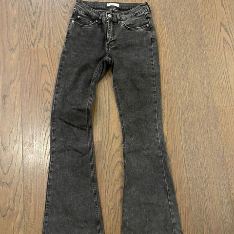 Gina Tricot jeans str 36 med sleng