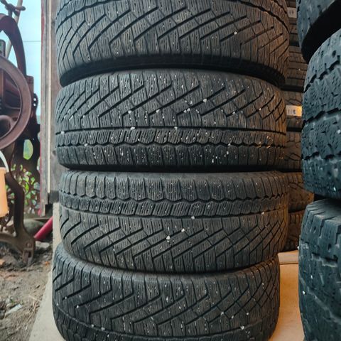 225/55R17 Vinterdekk