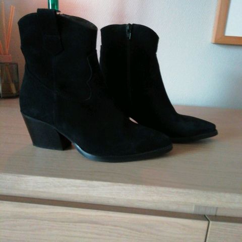 Ankel Boots i Srt. 37 (tilsvarer str. 38!)