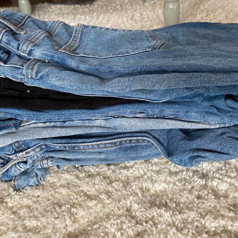 6 jeans selges i en pakke