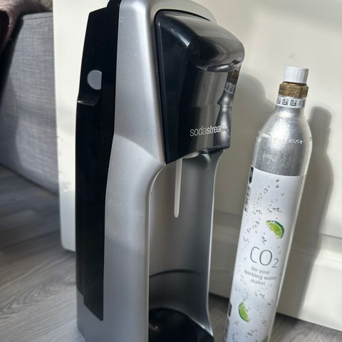 Sodastream med to gassflasker