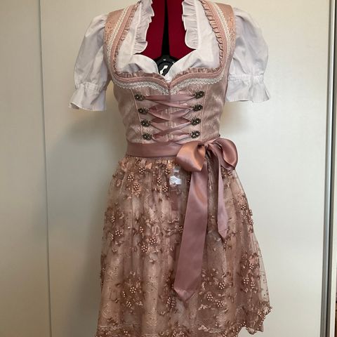 Dirndl / Oktoberfestkjole leies ut - Str. 38