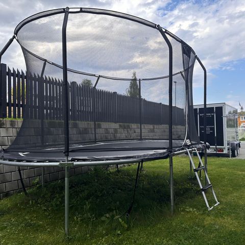 Pro Flyer oval trampoline gis bort