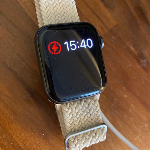 Apple watch series SE / Space gray / 44 mm / A / GPS iwatch