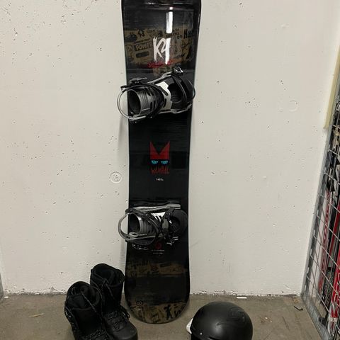 Snowboard K2, støvler og hjelm