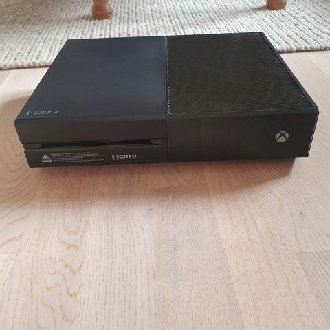 Xbox One med kontroller og 5 spill