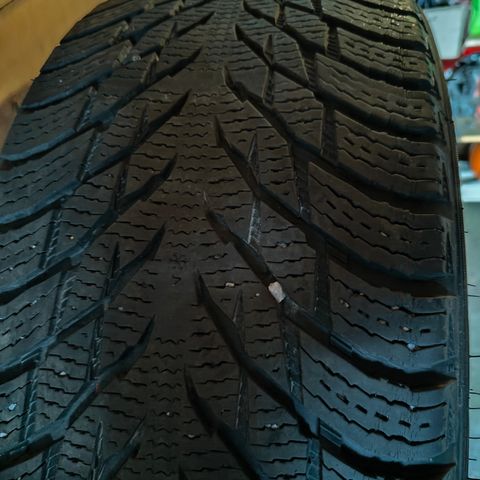 Nokian hakkepelitta r3 235x45x19 vinterdekk