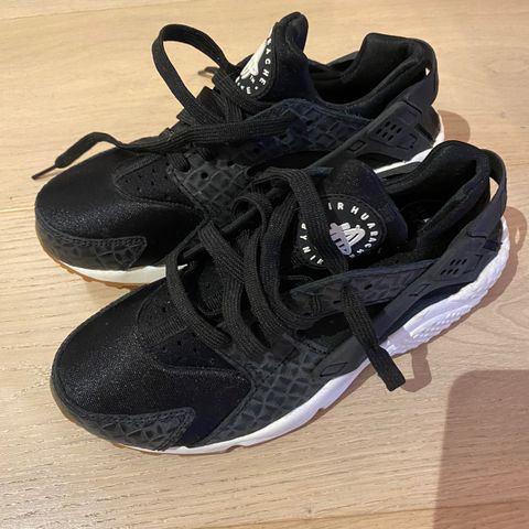 Nike Huarache i str. 36 selges