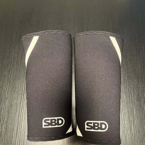 SBD Momentum powerlifting knee sleeves str S