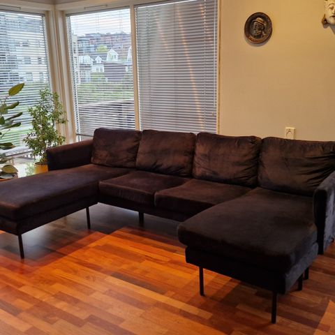 Mørkeblå velour sofa