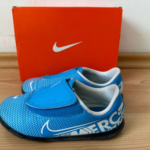 Nike sko 28,5