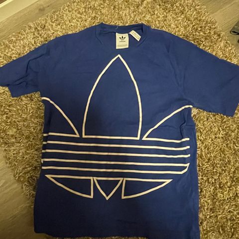 Adidas t-skjorte