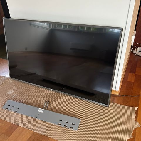 RESERVERT! 50 tommer LG tv selges.