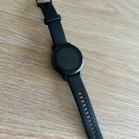 Garmin Vivoactive 4s GPS smartklokke (sort)