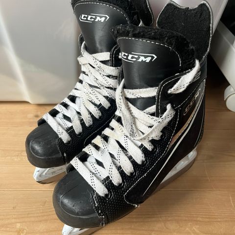 CCM  hockey skøyter str 34