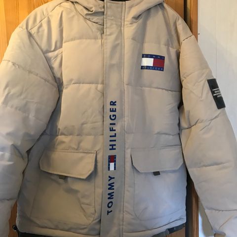 Tommy Hilfiger jakke.