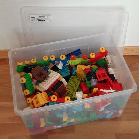 Kasse med Duplo-klosser