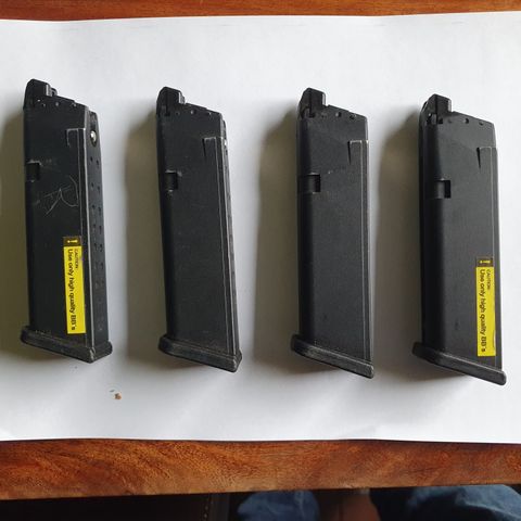 4 stk strøkne Umarex Glock 4 green gas airsoft magasiner selges.