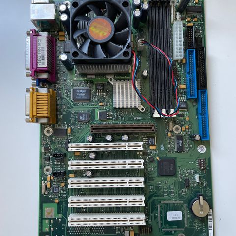 Fujitsu Siemens hovedkort med Pentium III