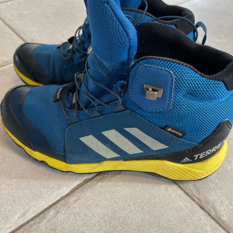 Adidas Terrex sko str. 35