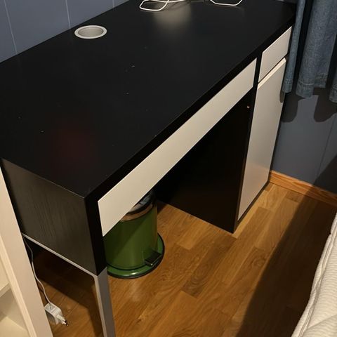 IKEA skrivebord gis bort ved henting