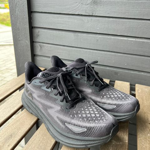 Hoka clifton 9 svart str 46