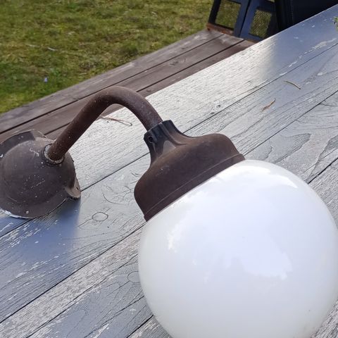 Gammel hjørner lampe selges.