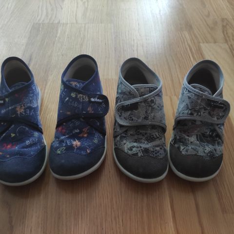 Kids indoor shoes size 28