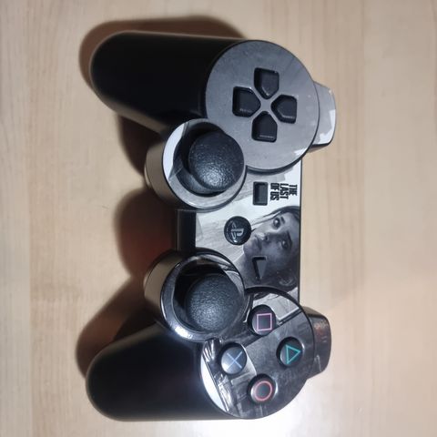 Playstation 3 kontroller (joystick bør byttes)