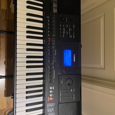 Yamaha Keyboard -PSR E453