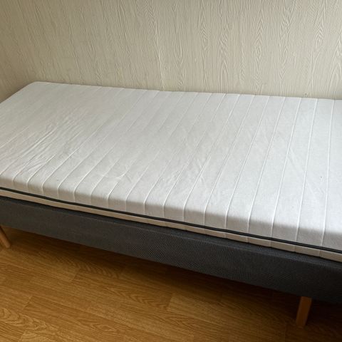 Practically brand new bed 90x200