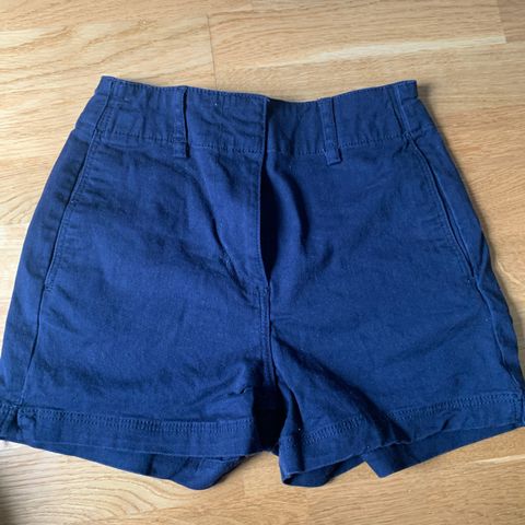 Mørkeblå shorts