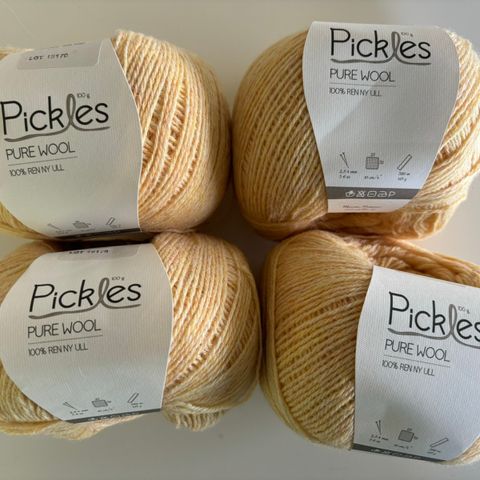 🧶 4 nøster (400g)  gul Pickles Pure Wool