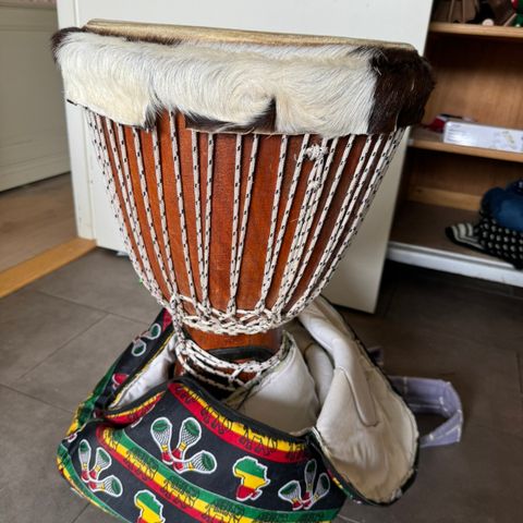 Pent brukt djembe