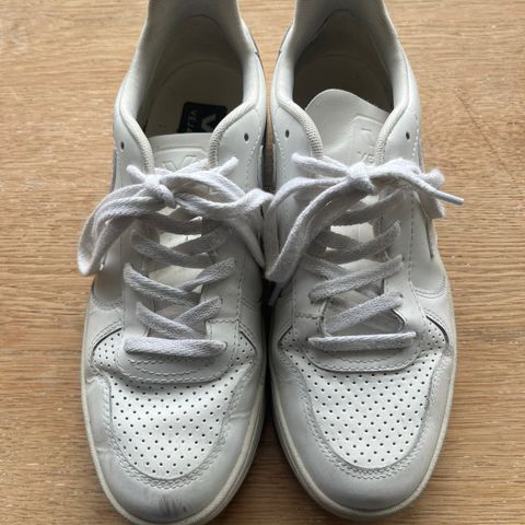 Veja V-10 Vegan Leather Full White