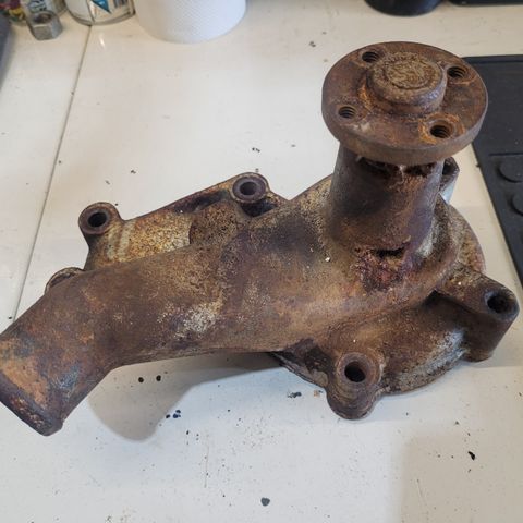 54-64 6-226 Jeep Willys Vannpumpe, REPOBJEKT