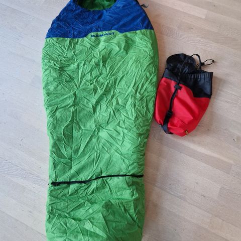 Mammut sovepose jr. Opp til 140cm. Smart mulighet for justering av lengden!