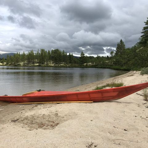 Grønlandsk kajakk selges