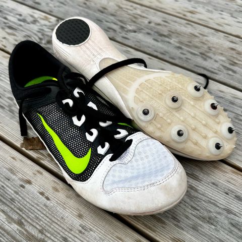 Piggsko Nike Rival Md 616312 103 Running Spikes, str. 41 (38-39)