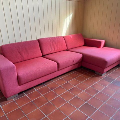 Stor digg sofa - perfekt til kjellerstue