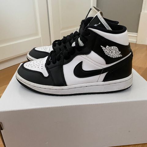 Nike Air Jordan 1 mid panda (str. 36)