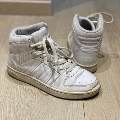 Adidas sko i strl 38 (hvit)