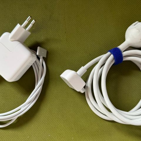 Apple Dual USB-C 35W power adapter