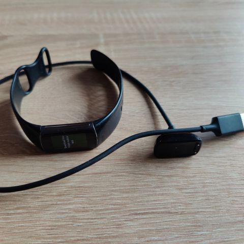 Fitbit charge 5 med lader