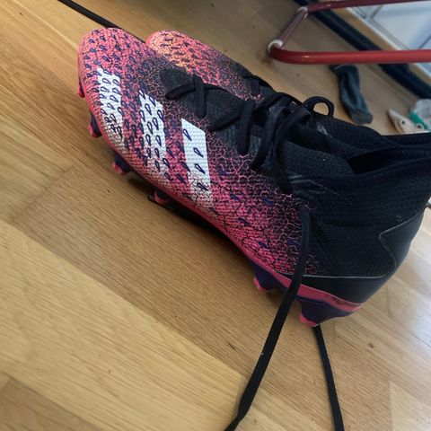 Adidas predator demonscale rosa fotballsko