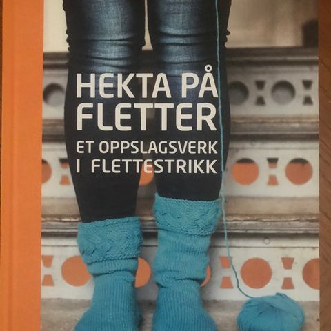 Hekta på fletter , et oppslagsverk i flettestrikk,     Denise  Samson