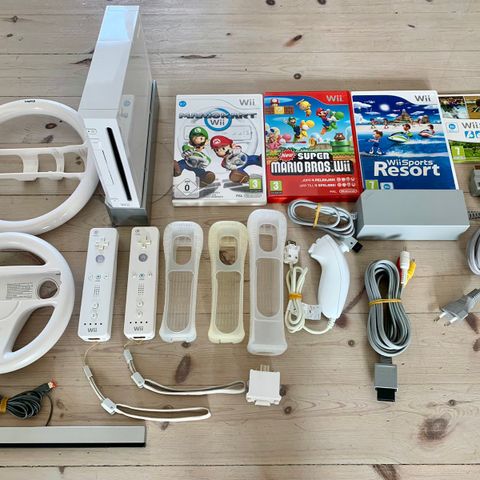 Nintendo Wii med tilbehør og spill