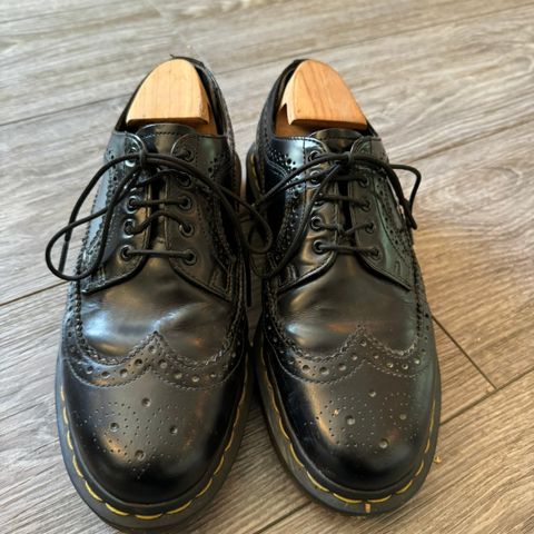 Dr. Martens sko i str 39