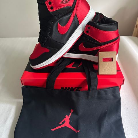 Nike Jordan 1 - Satin Bred