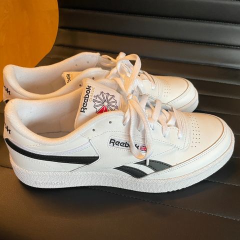 Reebook hvite sneakers